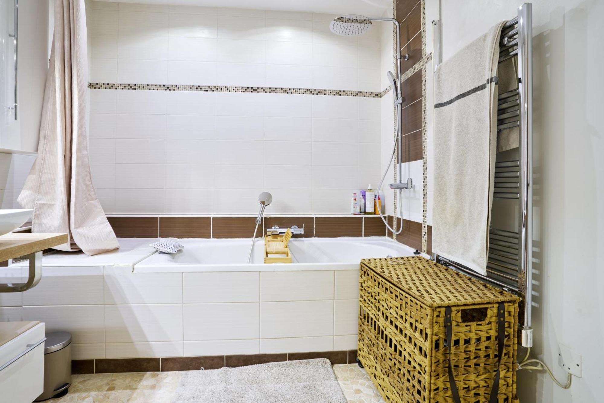 Maison De Ville Moderne Climatisee Avec Piscine Morieres-les-Avignon Eksteriør billede